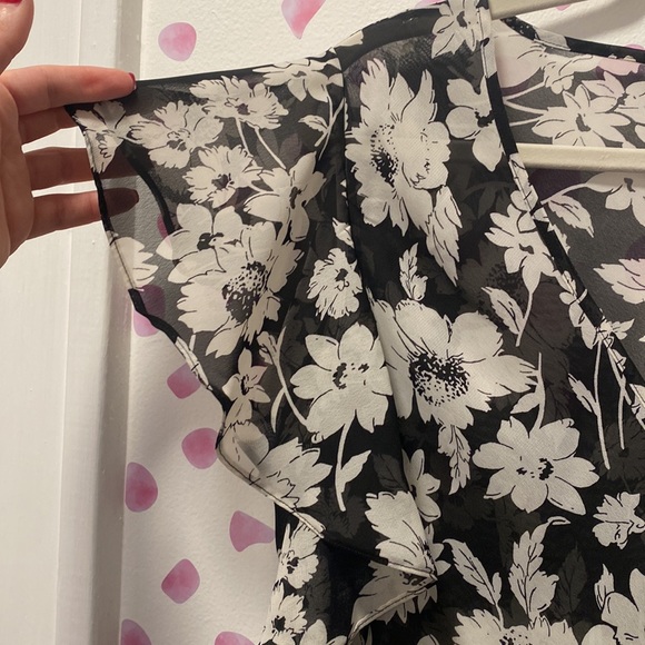 Sheer American Living Black and White Floral Flutter Sleeve Top Size L - Picture 3 of 5